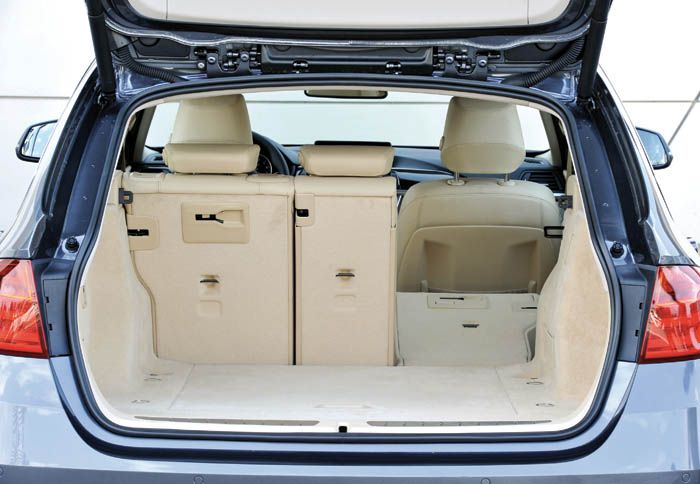 Μεγάλωσε σε χωρητικότητα και πλέον, με ωφέλιμο όγκο 495 λτ., ο χώρος αποσκευών της BMW Σειρά 3 Touring είναι από τους μεγαλύτερους στην κατηγορία.